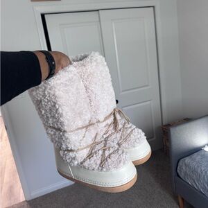 JustFab Shearling Winter Boots in Cream and Tan